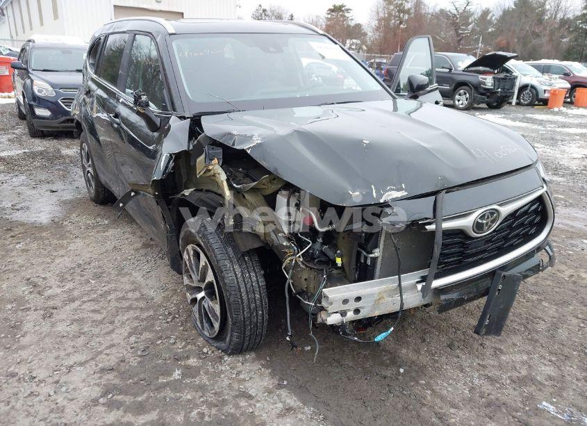 Photo 6 of 2023 Toyota Highlander XLE (VIN 5TDKDRBH2PS527372)