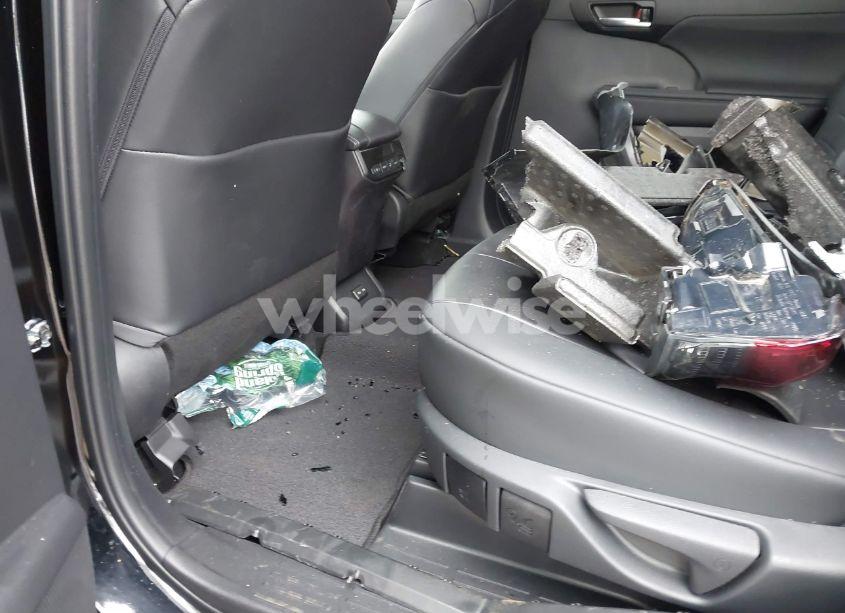 Photo 8 of 2023 Toyota Highlander XLE (VIN 5TDKDRBH2PS527372)