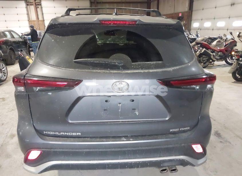 Photo 16 of 2024 Toyota Highlander XSE (VIN 5TDKDRBH2RS528556)