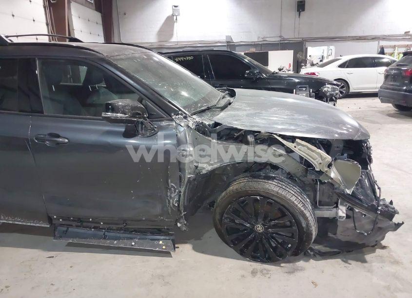 Photo 18 of 2024 Toyota Highlander XSE (VIN 5TDKDRBH2RS528556)