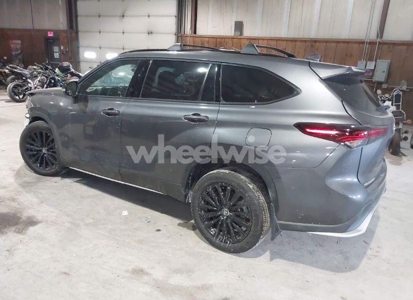Photo 3 of 2024 Toyota Highlander XSE (VIN 5TDKDRBH2RS528556)