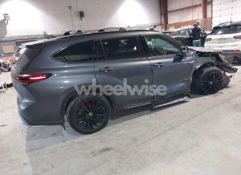 Photo 4 of 2024 Toyota Highlander XSE (VIN 5TDKDRBH2RS528556)