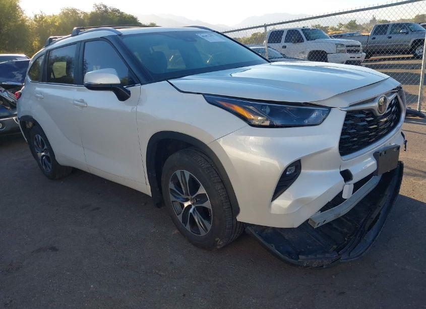 2023 Toyota Highlander XLE (VIN 5TDKDRBH3PS014809) main photo