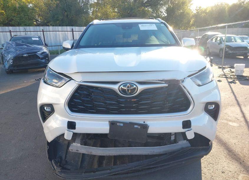 Photo 13 of 2023 Toyota Highlander XLE (VIN 5TDKDRBH3PS014809)