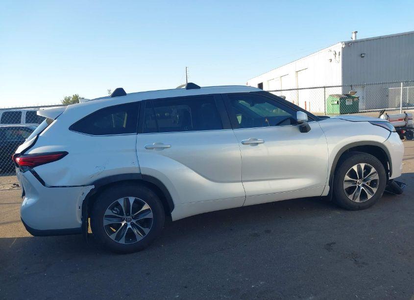 Photo 14 of 2023 Toyota Highlander XLE (VIN 5TDKDRBH3PS014809)