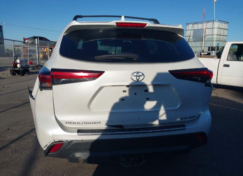 Photo 17 of 2023 Toyota Highlander XLE (VIN 5TDKDRBH3PS014809)