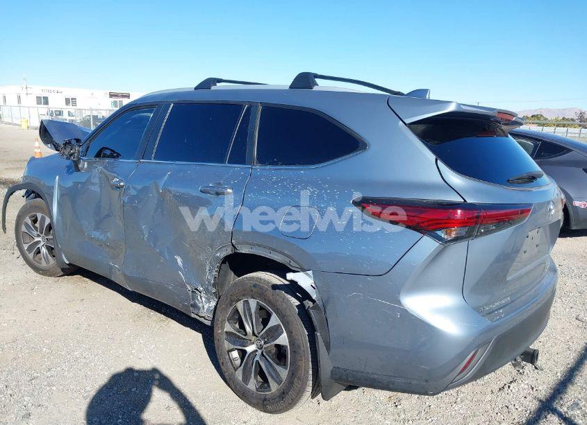 Photo 3 of 2023 Toyota Highlander XLE (VIN 5TDKDRBH3PS504019)