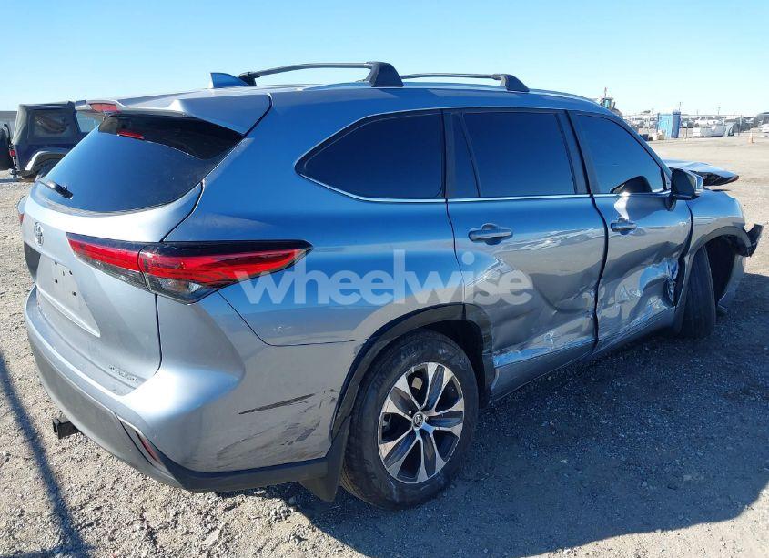 Photo 4 of 2023 Toyota Highlander XLE (VIN 5TDKDRBH3PS504019)