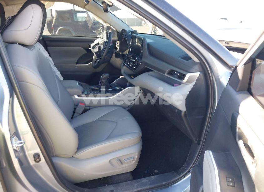 Photo 5 of 2023 Toyota Highlander XLE (VIN 5TDKDRBH3PS504019)