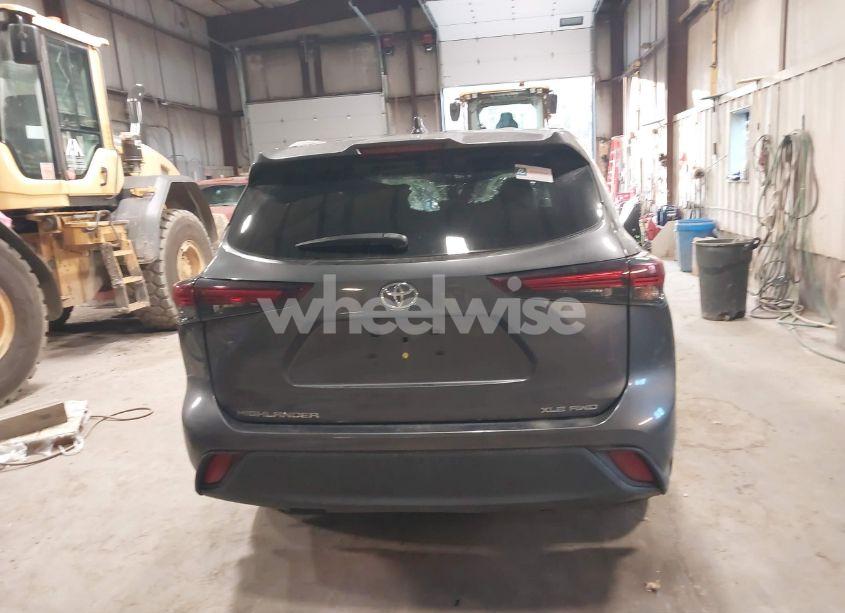 Photo 16 of 2024 Toyota Highlander XLE (VIN 5TDKDRBH3RS529165)