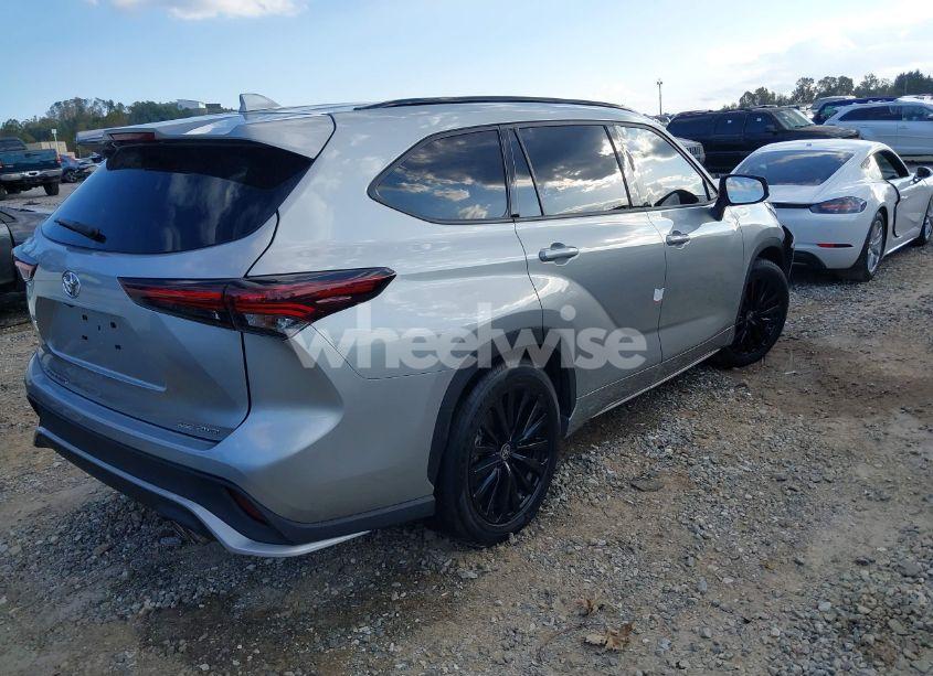 Photo 4 of 2024 Toyota Highlander XSE (VIN 5TDKDRBH3RS531904)