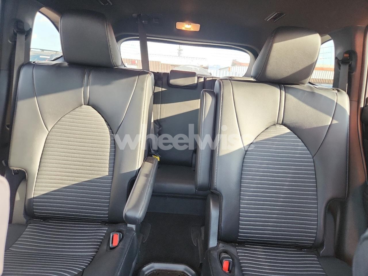 Photo 10 of 2025 TOYOTA HIGHLANDER LE (VIN 5TDKDRBH3SS586519)