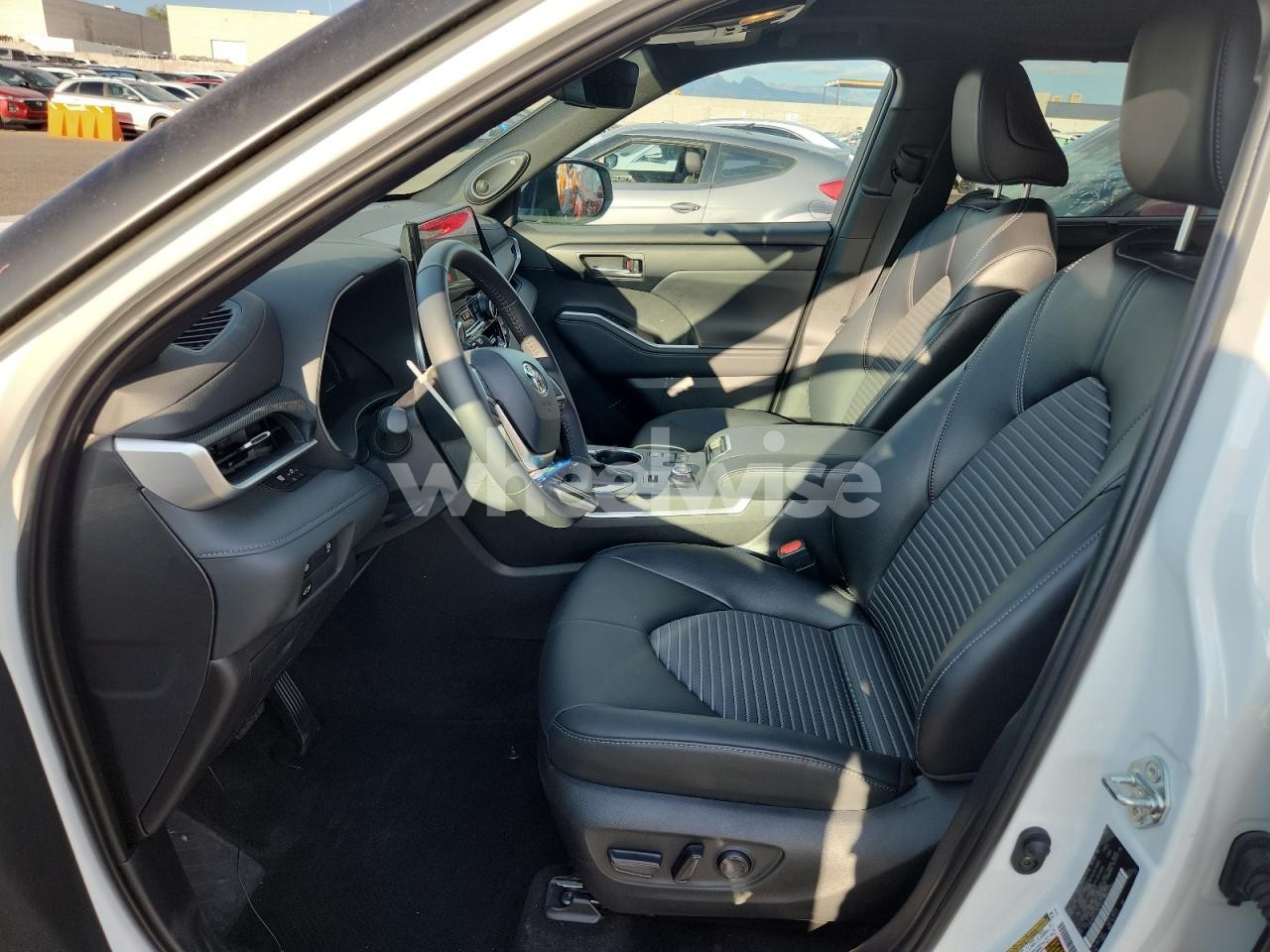 Photo 7 of 2025 TOYOTA HIGHLANDER LE (VIN 5TDKDRBH3SS586519)