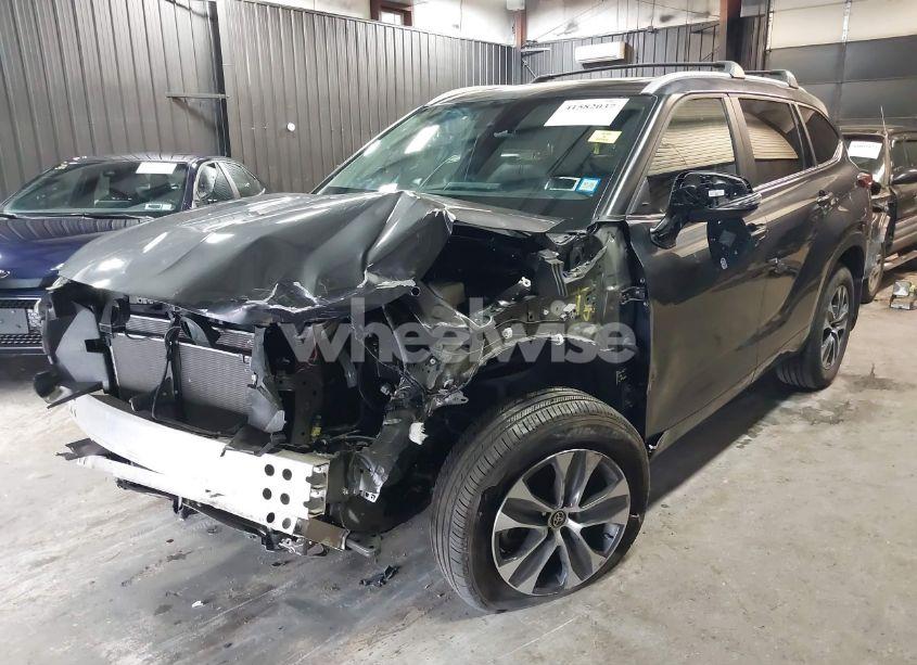 Photo 2 of 2023 Toyota Highlander XLE (VIN 5TDKDRBH4PS009022)
