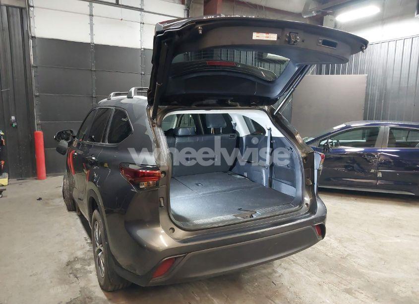 Photo 3 of 2023 Toyota Highlander XLE (VIN 5TDKDRBH4PS009022)