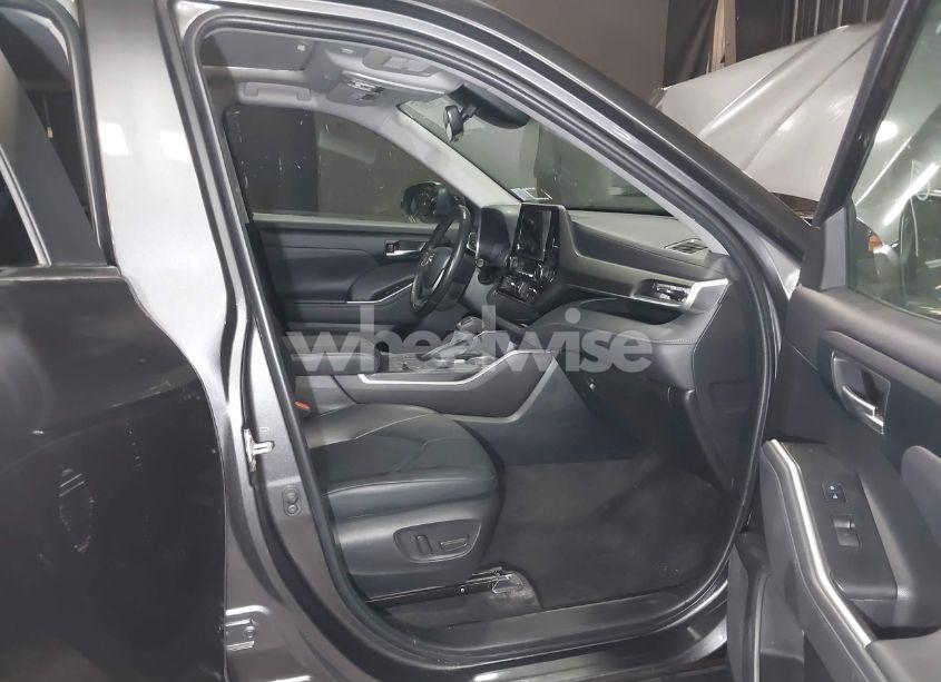 Photo 5 of 2023 Toyota Highlander XLE (VIN 5TDKDRBH4PS009022)