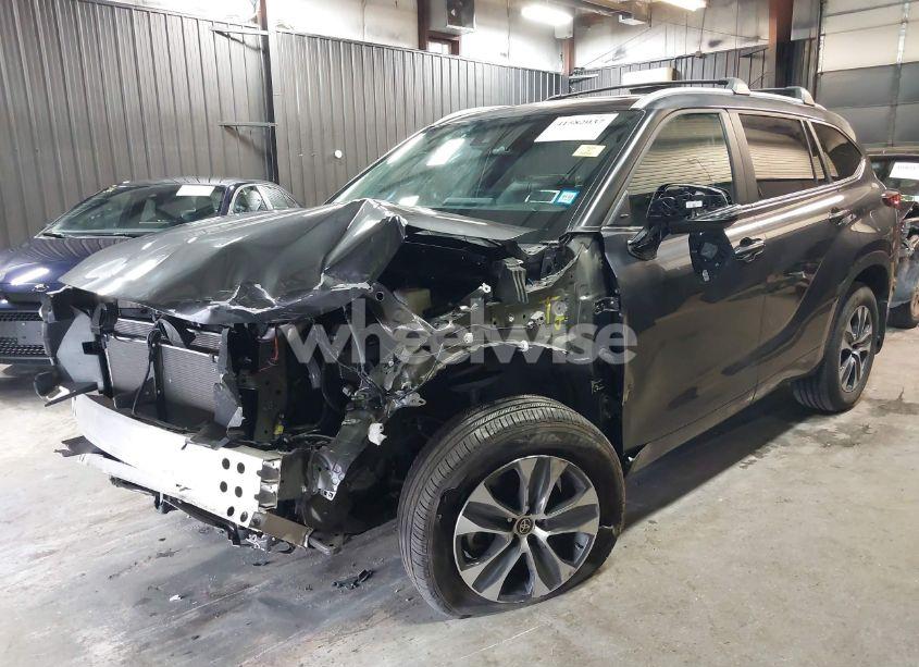 Photo 6 of 2023 Toyota Highlander XLE (VIN 5TDKDRBH4PS009022)
