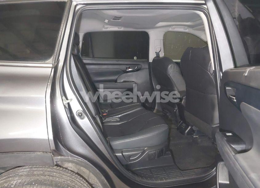 Photo 8 of 2023 Toyota Highlander XLE (VIN 5TDKDRBH4PS009022)