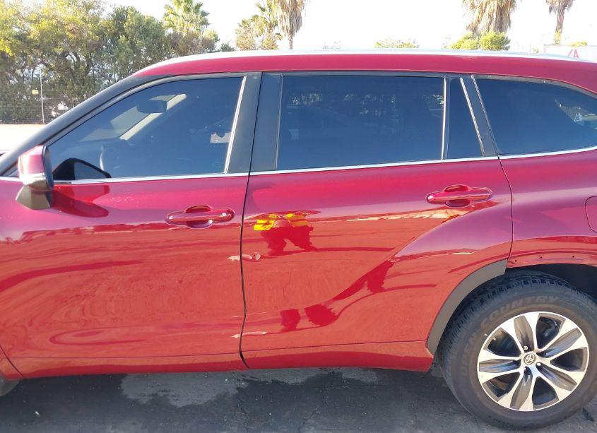 Photo 15 of 2023 Toyota Highlander XLE (VIN 5TDKDRBH4PS041579)