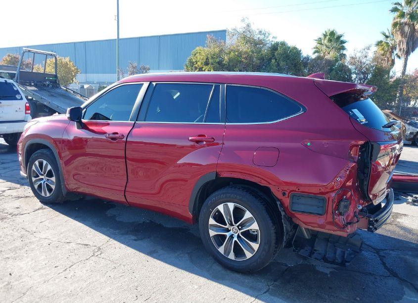 Photo 3 of 2023 Toyota Highlander XLE (VIN 5TDKDRBH4PS041579)