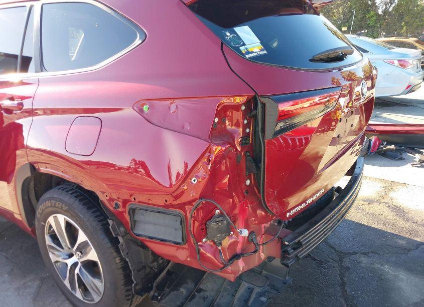 Photo 6 of 2023 Toyota Highlander XLE (VIN 5TDKDRBH4PS041579)