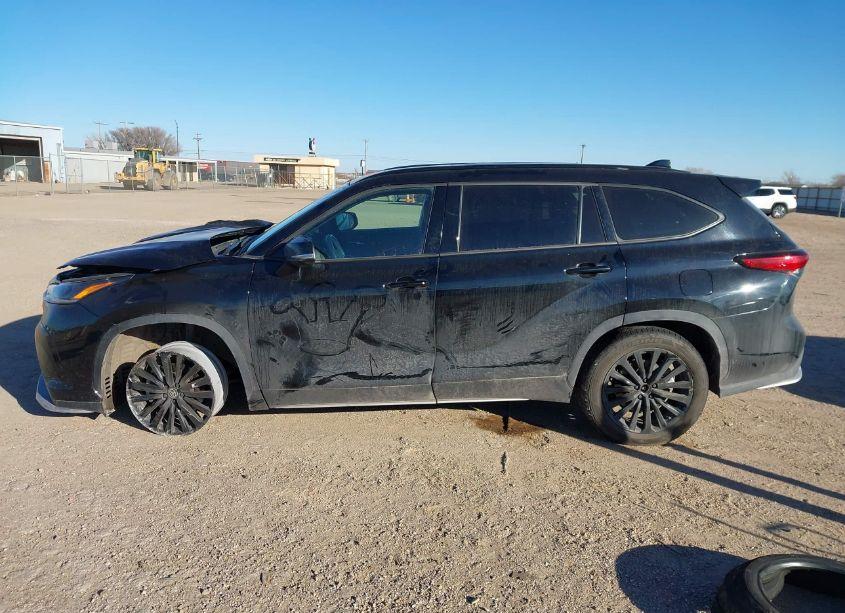 Photo 14 of 2023 Toyota Highlander XSE (VIN 5TDKDRBH4PS507981)