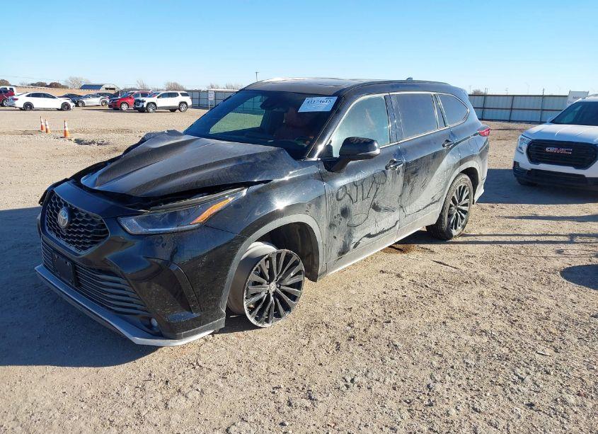 Photo 2 of 2023 Toyota Highlander XSE (VIN 5TDKDRBH4PS507981)