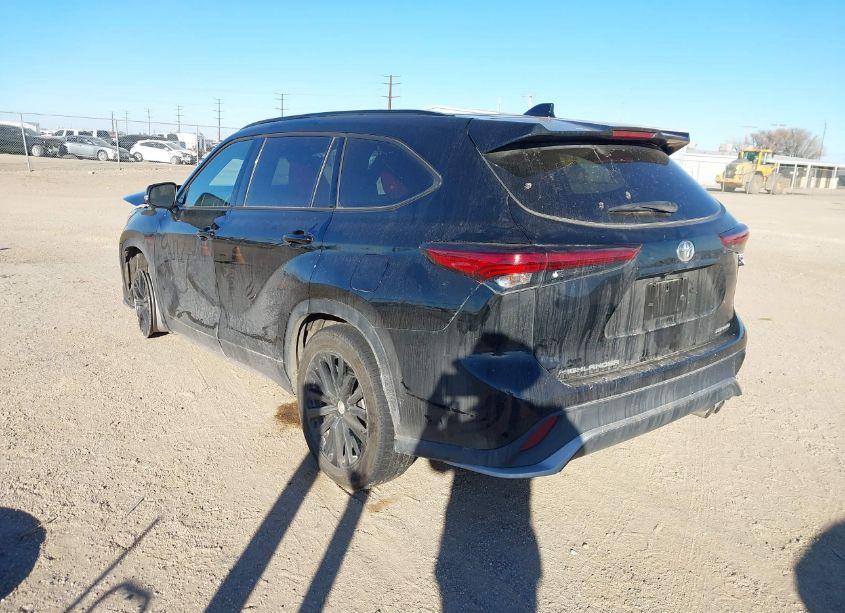 Photo 3 of 2023 Toyota Highlander XSE (VIN 5TDKDRBH4PS507981)