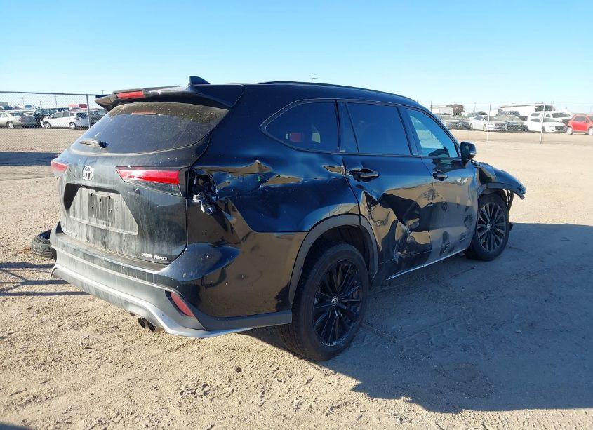 Photo 4 of 2023 Toyota Highlander XSE (VIN 5TDKDRBH4PS507981)