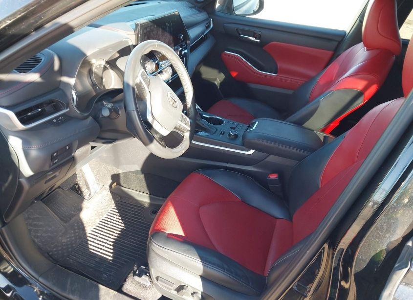 Photo 5 of 2023 Toyota Highlander XSE (VIN 5TDKDRBH4PS507981)