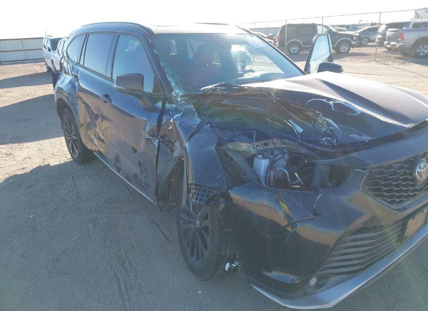 Photo 6 of 2023 Toyota Highlander XSE (VIN 5TDKDRBH4PS507981)