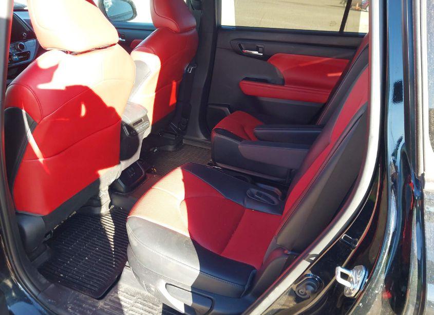 Photo 8 of 2023 Toyota Highlander XSE (VIN 5TDKDRBH4PS507981)