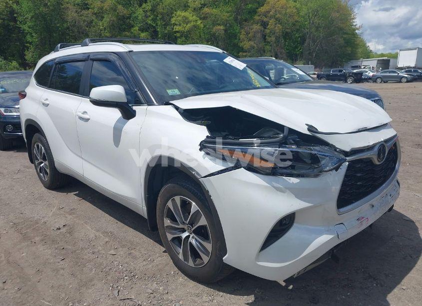 2023 Toyota Highlander XLE (VIN 5TDKDRBH4PS520231) main photo