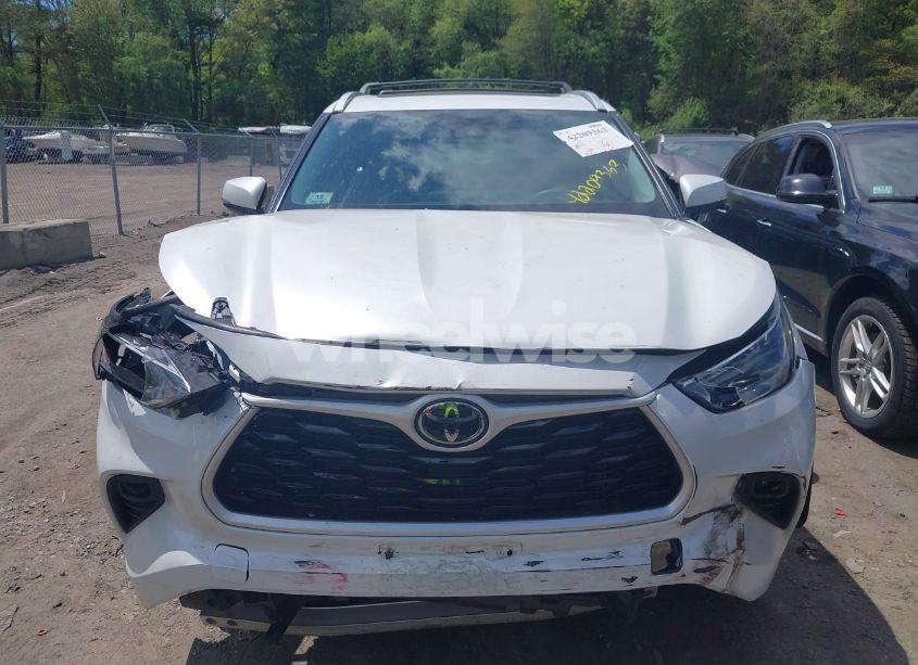 Photo 12 of 2023 Toyota Highlander XLE (VIN 5TDKDRBH4PS520231)