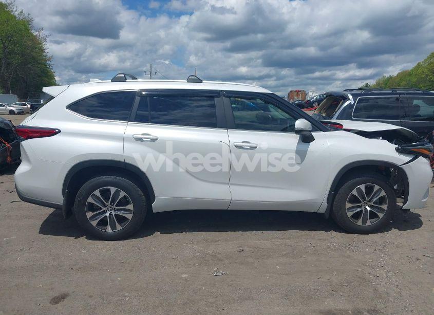 Photo 13 of 2023 Toyota Highlander XLE (VIN 5TDKDRBH4PS520231)