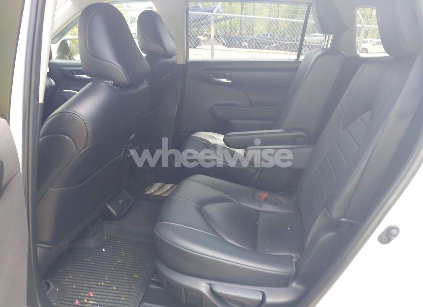 Photo 8 of 2023 Toyota Highlander XLE (VIN 5TDKDRBH4PS520231)