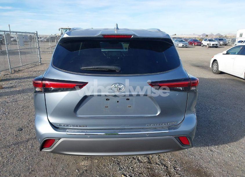 Photo 17 of 2024 Toyota Highlander PLATINUM (VIN 5TDKDRBH4RS528705)