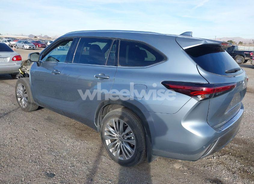 Photo 3 of 2024 Toyota Highlander PLATINUM (VIN 5TDKDRBH4RS528705)