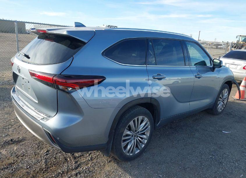 Photo 4 of 2024 Toyota Highlander PLATINUM (VIN 5TDKDRBH4RS528705)