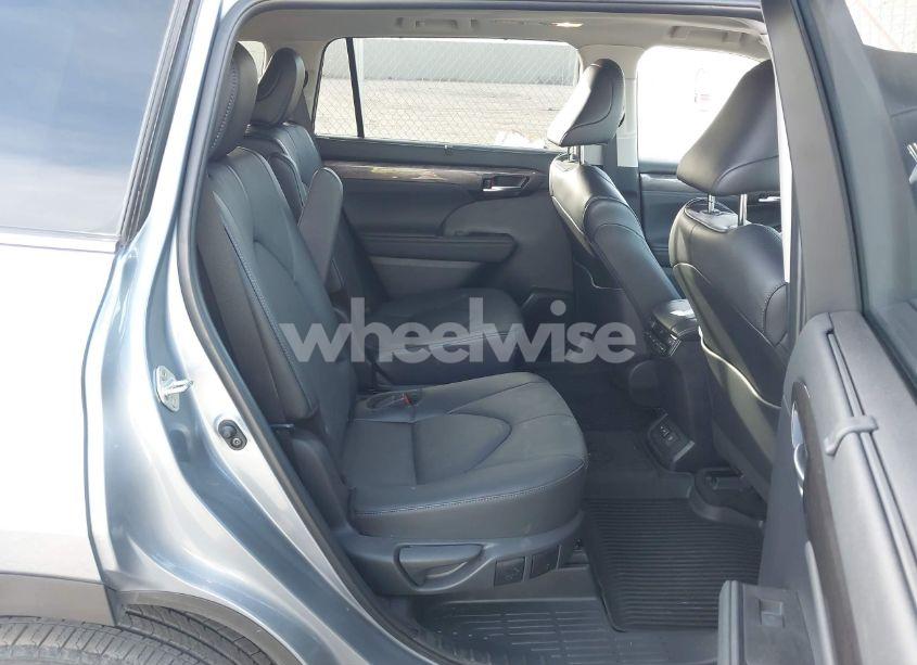 Photo 8 of 2024 Toyota Highlander PLATINUM (VIN 5TDKDRBH4RS528705)