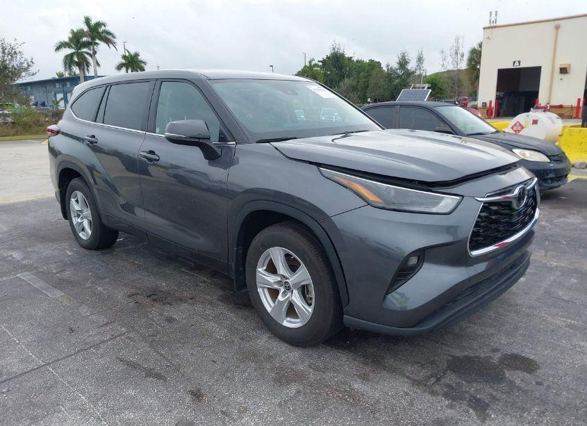 2024 Toyota Highlander LE (VIN 5TDKDRBH4RS537730) main photo