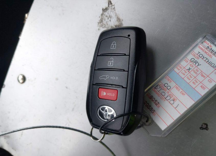 Photo 11 of 2024 Toyota Highlander LE (VIN 5TDKDRBH4RS537730)