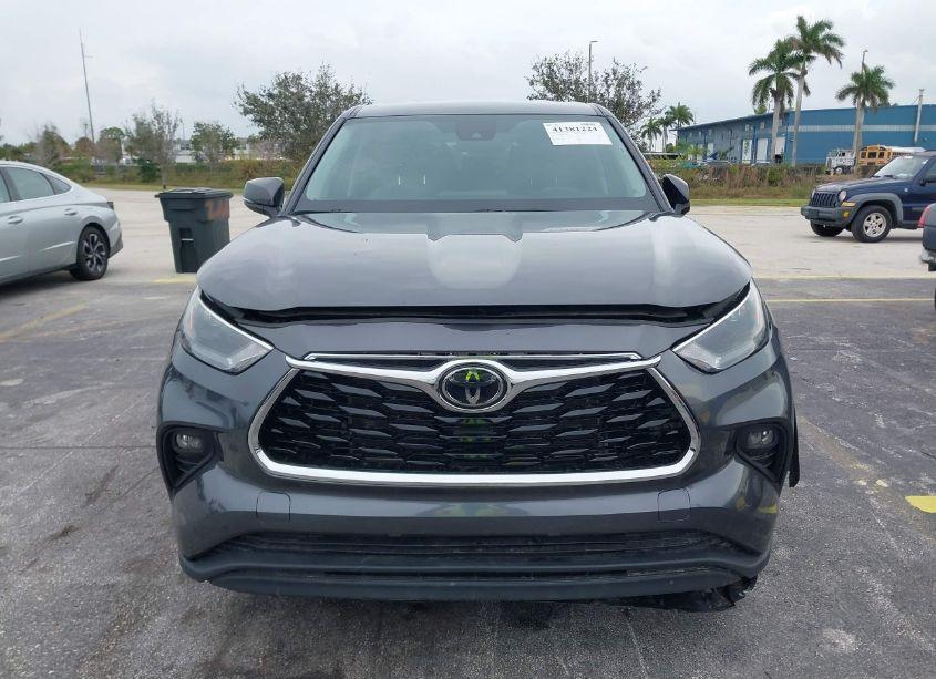 Photo 12 of 2024 Toyota Highlander LE (VIN 5TDKDRBH4RS537730)