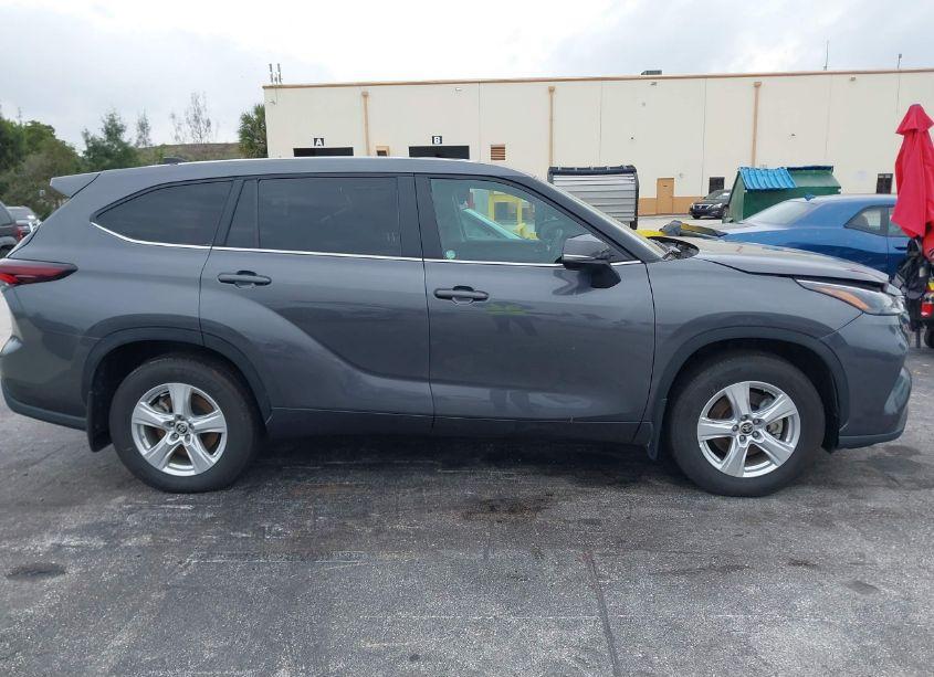 Photo 13 of 2024 Toyota Highlander LE (VIN 5TDKDRBH4RS537730)