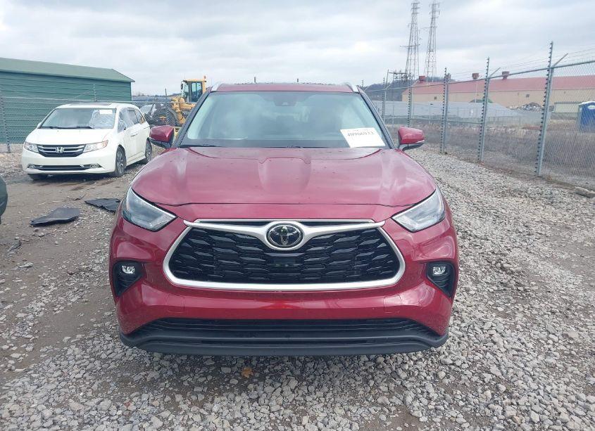 Photo 12 of 2024 Toyota Highlander XLE (VIN 5TDKDRBH4RS559209)