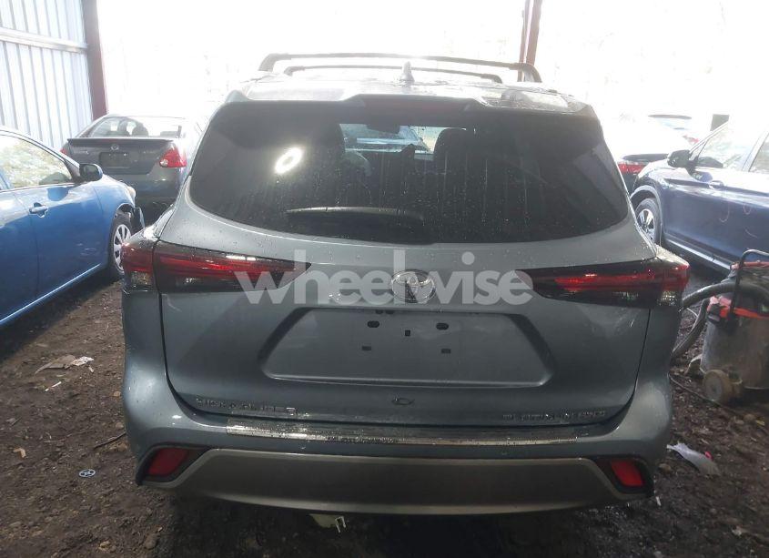 Photo 16 of 2024 Toyota Highlander PLATINUM (VIN 5TDKDRBH4RS567200)