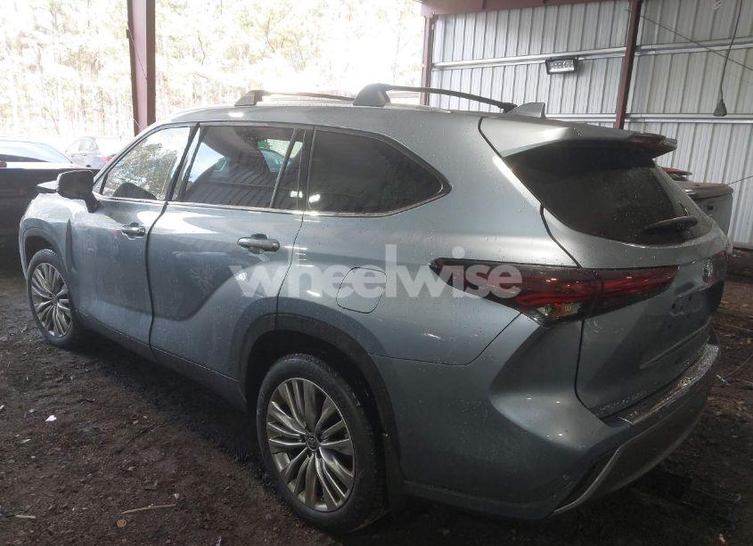 Photo 3 of 2024 Toyota Highlander PLATINUM (VIN 5TDKDRBH4RS567200)
