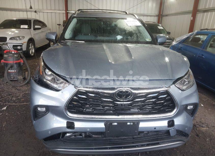 Photo 6 of 2024 Toyota Highlander PLATINUM (VIN 5TDKDRBH4RS567200)