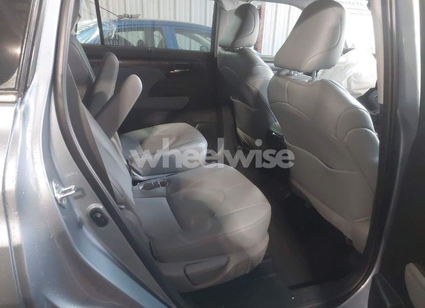 Photo 8 of 2024 Toyota Highlander PLATINUM (VIN 5TDKDRBH4RS567200)