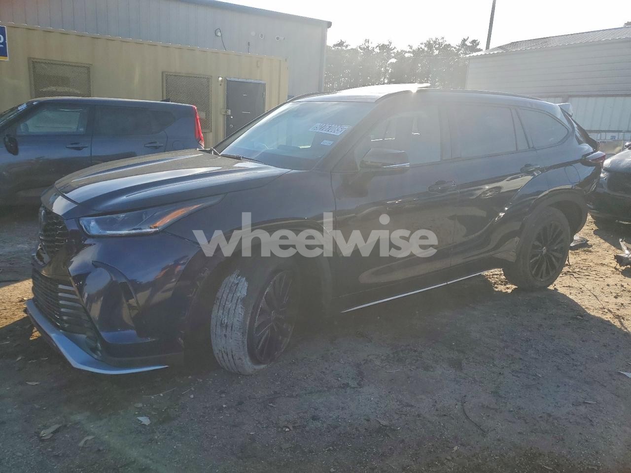 2025 TOYOTA HIGHLANDER LE (VIN 5TDKDRBH4SS576453) main photo